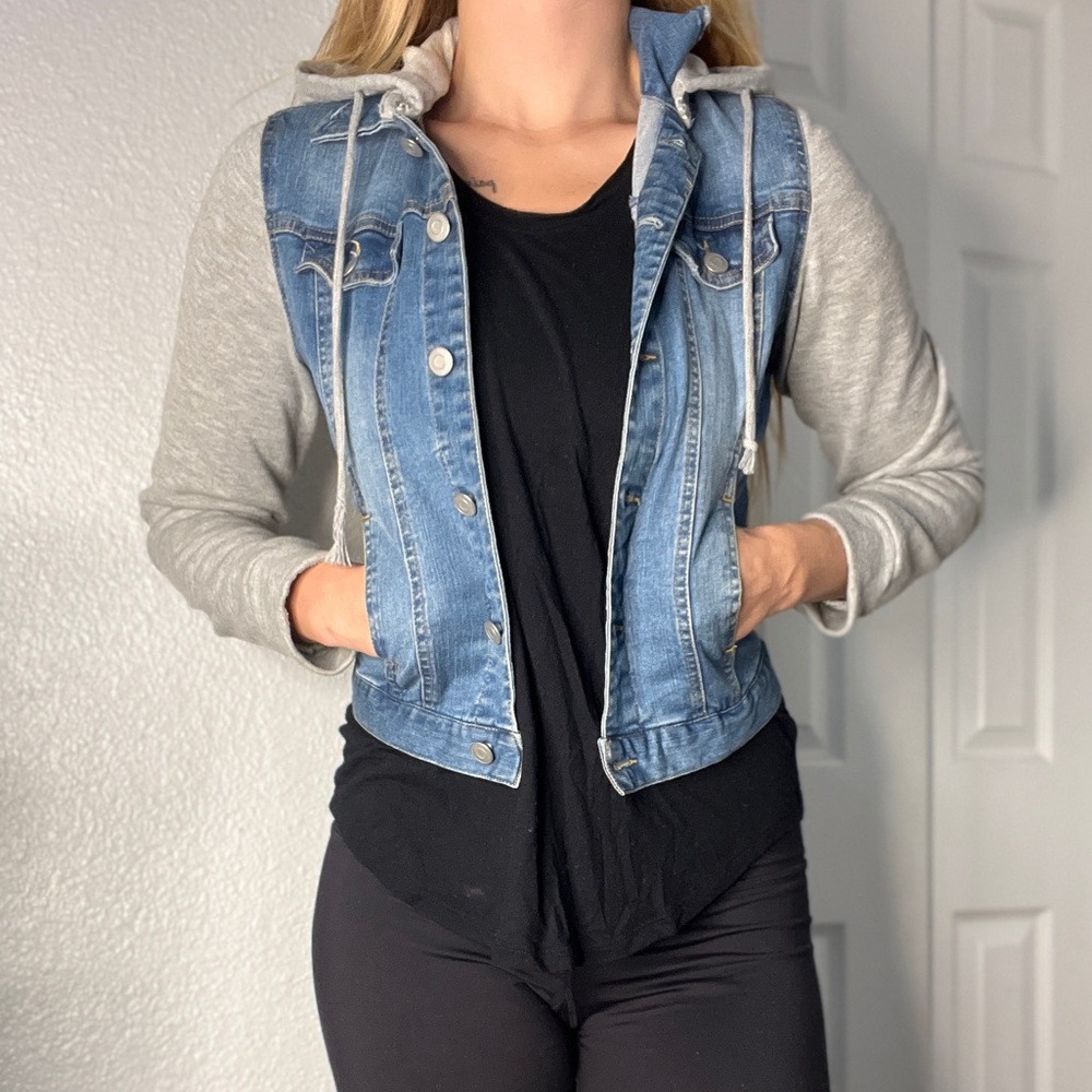 Jean jacket with sweatshirt sleeves and removable hoodie